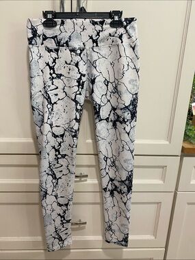 Marble-Print Leggings - Black & White
